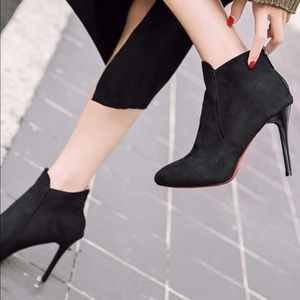 Point toe boots